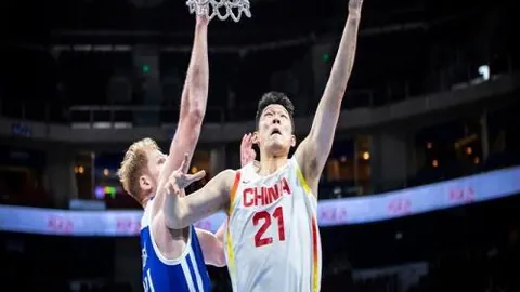 利物浦对阵纽卡，萨拉赫领阵，凯莱赫对决伊萨克与巴恩斯